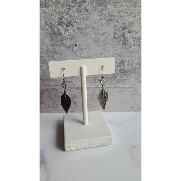 925 Leaf Dangling Topaz Pierced Earrings - Picture 4 of 10